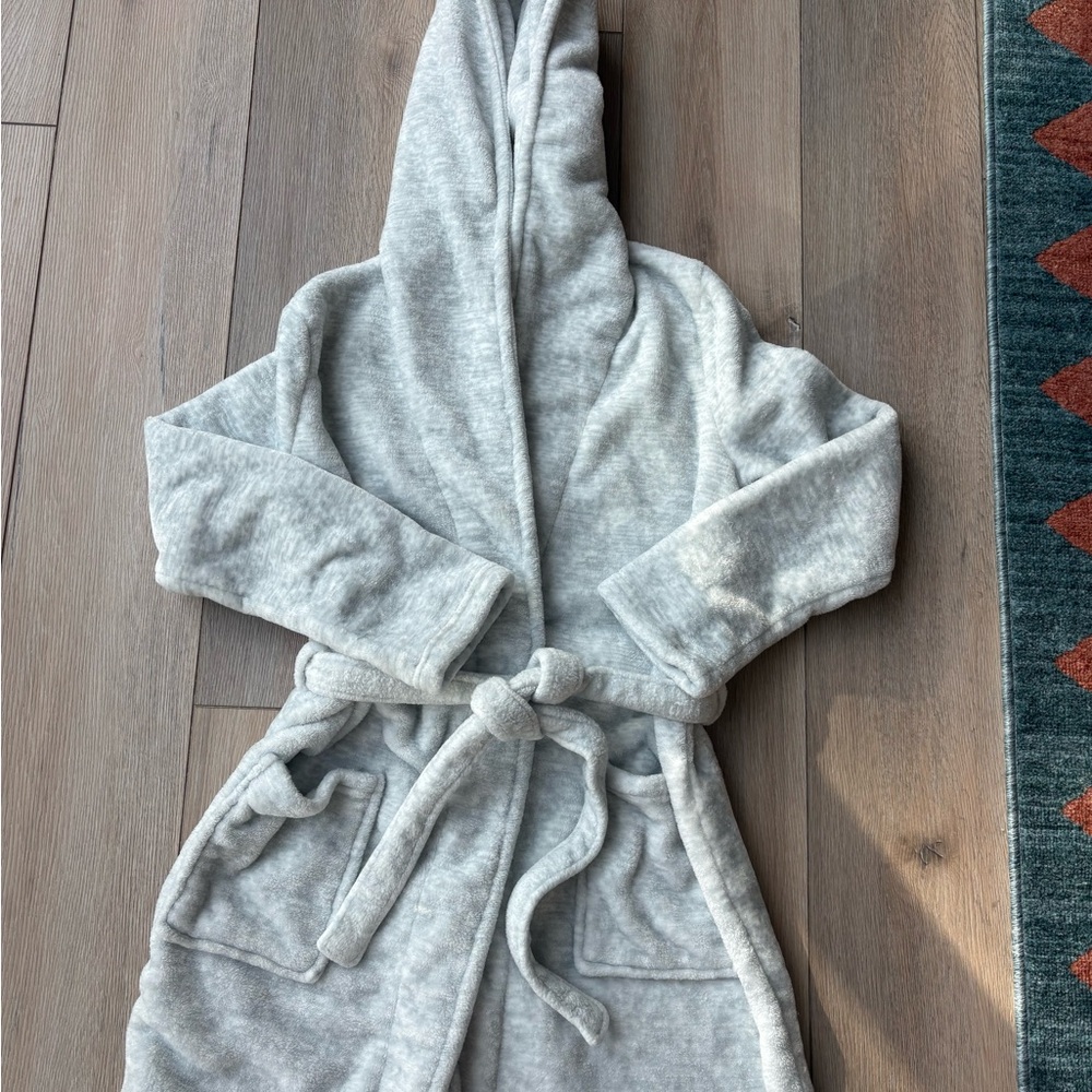 Danskin Plush Gray Hooded Wrap